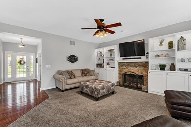 708 Brook Manor Ct, Lake Saint Louis, MO 63367 - photo 2