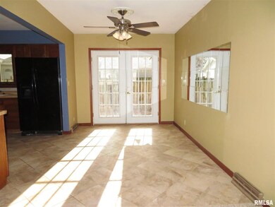 37 Parklane Cir, Bettendorf, IA 52722 - photo 3