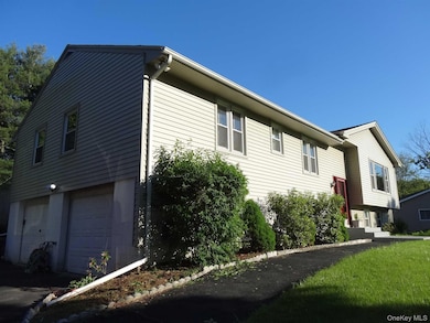 23 Pasture Ln, Poughkeepsie, NY 12603 - photo 2