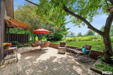 6401 Utica Ridge Rd unit 4, Davenport, IA 52807 - photo 3