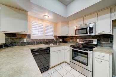 1402 S Jentilly-13