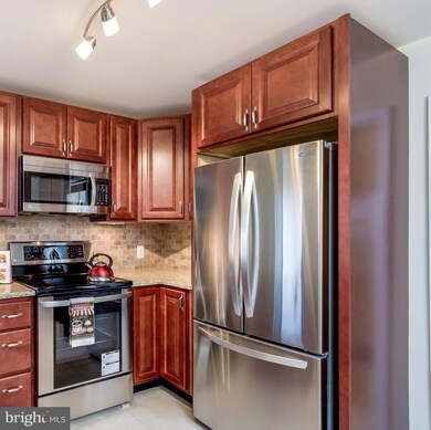 909 Cord St, Middle River, MD 21220 - photo 6