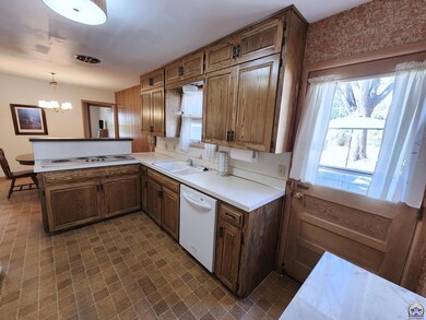 1133 SW Saline St, Topeka, KS 66604 - photo 7