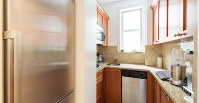 108 E 66th St unit 2-B, New York, NY 10065 - photo 2