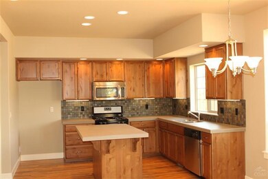 60963 SE Miles Ct, Bend, OR 97702 - photo 4