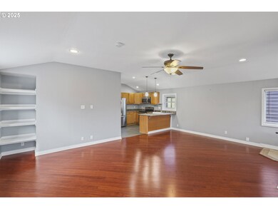 1683 N Jantzen Ave, Portland, OR 97217 - photo 5