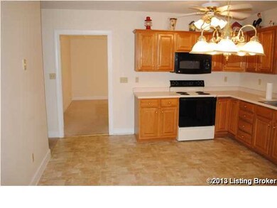 8422 Elsie Ct, Louisville, KY 40228 - photo 5