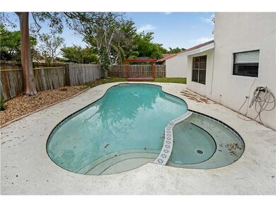 551 Mulberry Ln, Davie, FL 33325 - photo 2