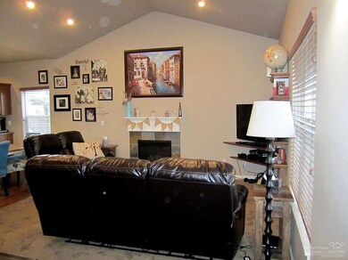 63768 Hunters Cir, Bend, OR 97701 - photo 3