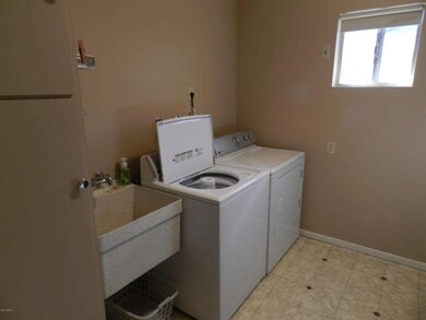 LAUNDRY CENTER