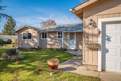 1073MayfairLn-003