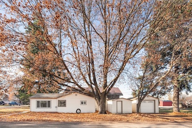 1005 10th St W, Columbia Falls, MT 59912 - photo 3