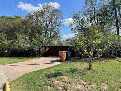 View of yard featuring concrete driveway