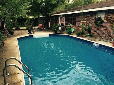 Swimming Pool/Hot Tub/Sauna.