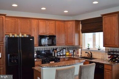 7921 Homefield Dr, Hyattsville, MD 20785 - photo 3