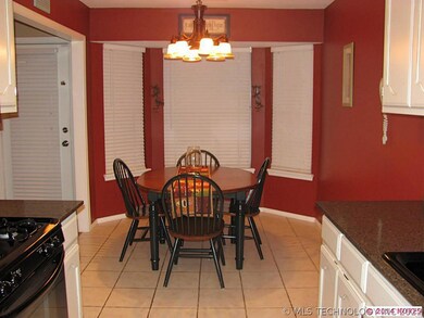 Nook area w/bay window.