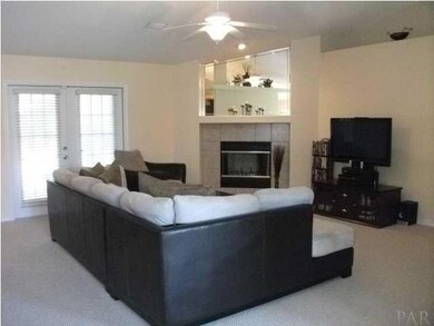 Large Great Room with Vaulted Ceiling,