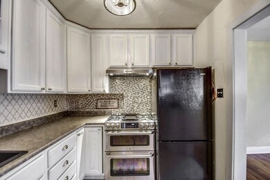2502 kitchen 1