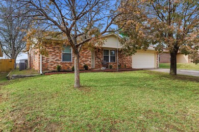 1813 Arkansas St, Gainesville, TX 76240 - photo 2