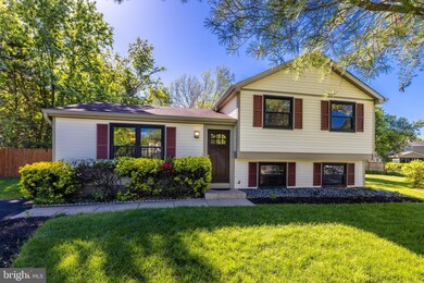 12913 Framingham Ct, Herndon, VA 20171 - photo 3