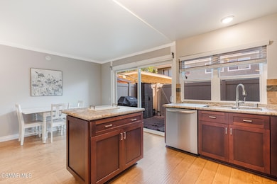 579 Rio Grande Cir Thousand-large-013-00