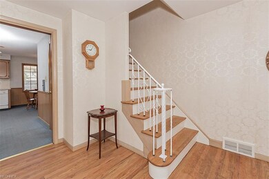 Attractive Entry Way with Great Traffic Flow to Ki