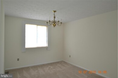 7985 Tyson Oaks Cir, Vienna, VA 22182 - photo 6