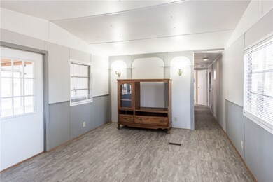 1577 W 4th St, Other, GA 31510 - photo 5