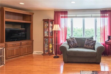 Look at the gorgeous natural light shining in the 