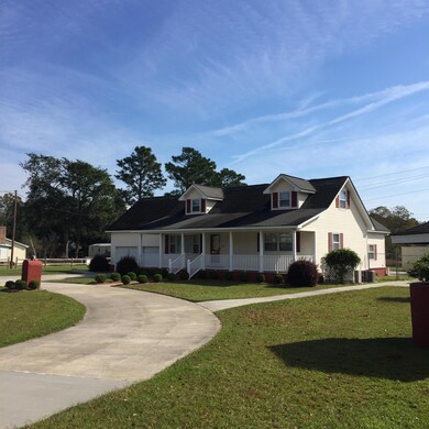 A big circular driveway