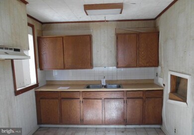 8227 Cornwall Rd, Dundalk, MD 21222 - photo 6