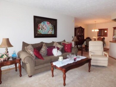 23362 Grist Mill Ct unit 1, Olmsted Falls, OH 44138 - photo 3