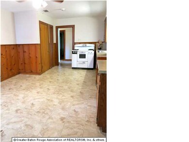 Pretty Floors and Nice Kitchen Pantry