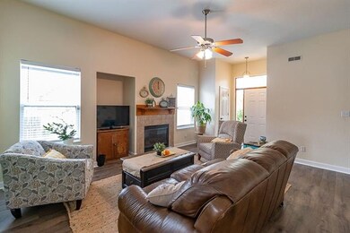 905 N Field Stone Dr, Lawrence, KS 66049 - photo 2