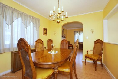 (7) DINING ROOM