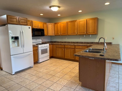 1147 15th St SW, Huron, SD 57350 - photo 6