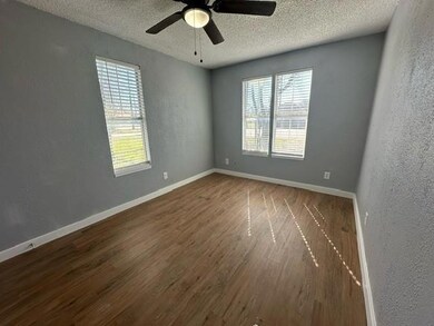 615 W Coffin St, Denison, TX 75020 - photo 6