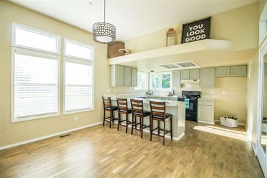 352 S Valley Dr, Nampa, ID 83686 - photo 4