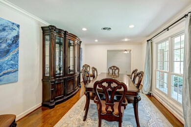 10023 Burgoyne Rd, Houston, TX 77042 - photo 4