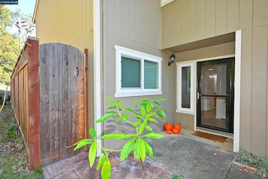 2514 Fern Leaf Ln, Martinez, CA 94553 - photo 4