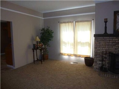 Dining area (living room/dining combo)
