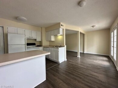 2911 Spring Garden St unit B, Greensboro, NC 27403 - photo 2