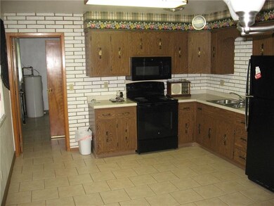 Kitchen - Ceramic flooring, laundry and access to 