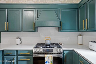 12-web-or-mls-221-jay-st