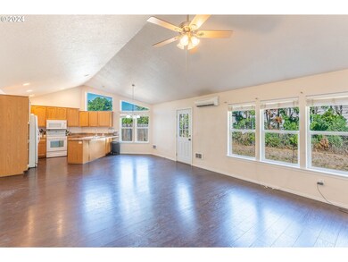 410 Waddell Ave, Amity, OR 97101 - photo 4