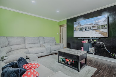 unlisted-address, Waukegan, IL 60085 - photo 4