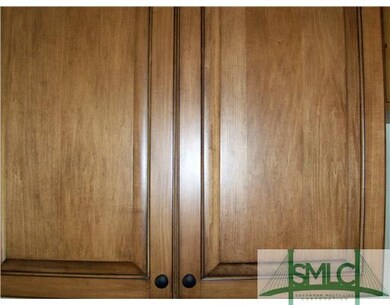 Kitchen. Beautiful upgraded glazed wood cabinets i
