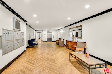 15248 Dickens St unit 103, Sherman Oaks, CA 91403 - photo 2