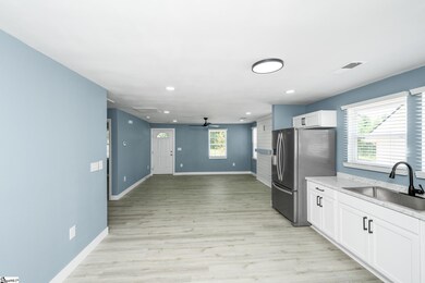 200 Mcdaniel Ave, Greer, SC 29651 - photo 7