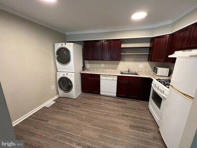 18402 Cedar Dr, Triangle, VA 22172 - photo 2